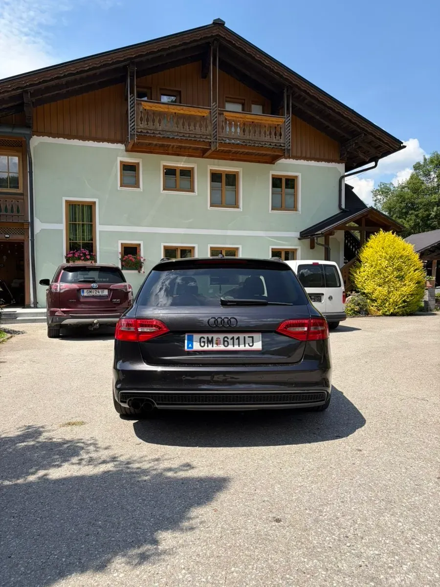 Audi A4 2013 photo 2