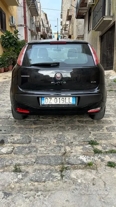 Fiat Punto Evo 2009 photo 2