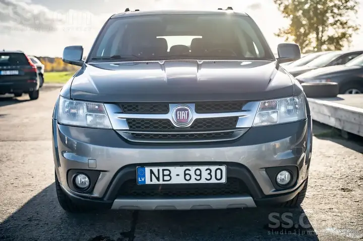 Fiat Freemont 2012 photo 2