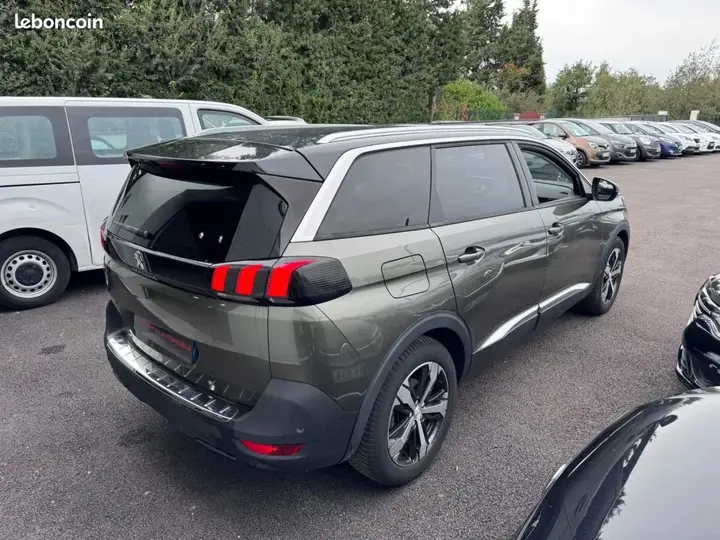 Peugeot 5008 2017 photo 5