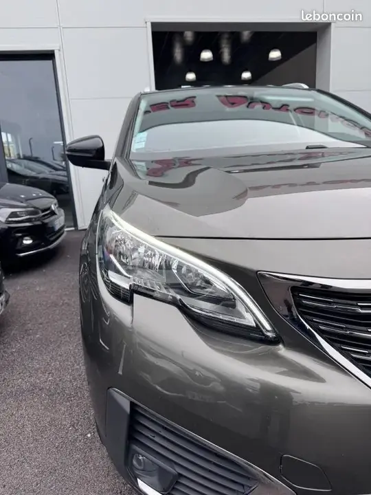 Peugeot 5008 2017 photo 4