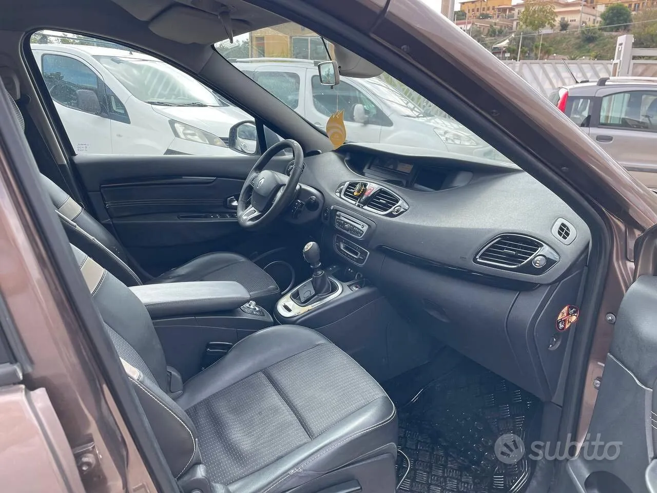 Renault Scenic 2011 photo 4