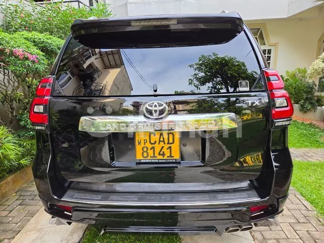 Toyota Land Cruiser Prado 2011 photo 2