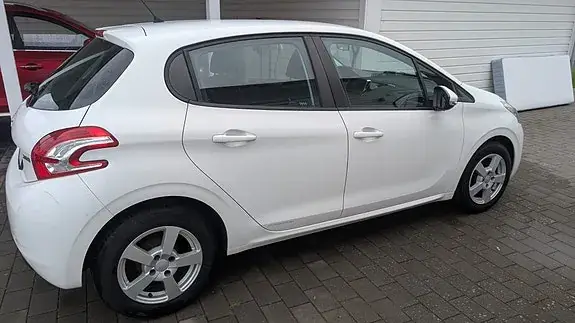 Peugeot 208 2015 photo 4