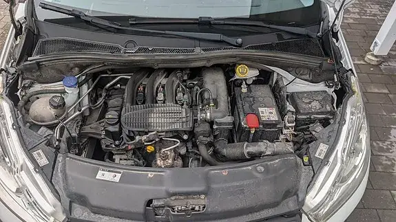 Peugeot 208 2015 photo 3
