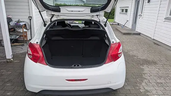 Peugeot 208 2015 photo 5