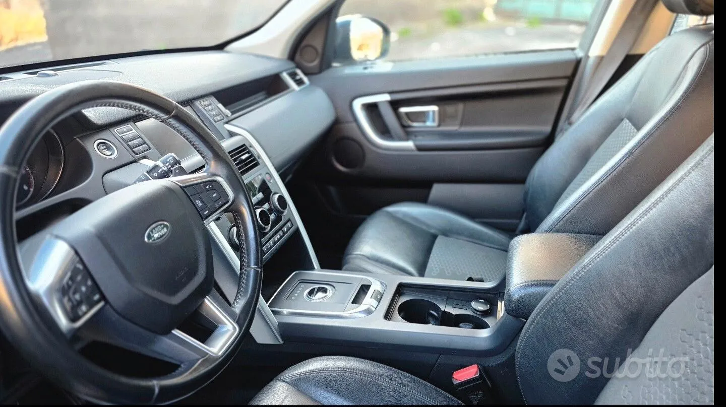 Land Rover Discovery Sport 2017 photo 3
