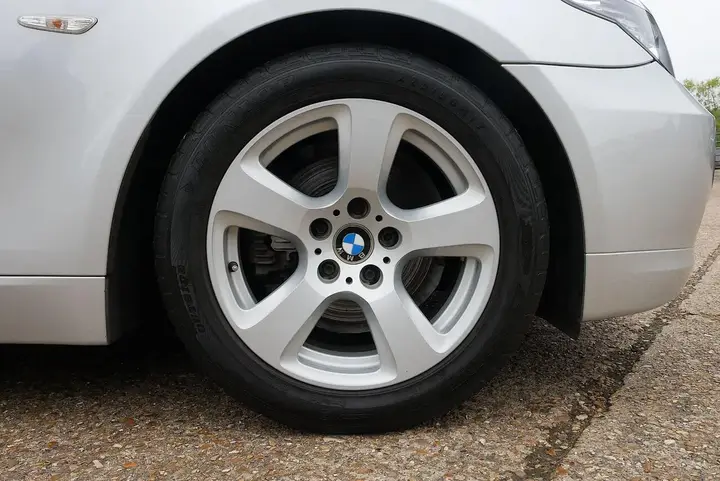 BMW 5 Series 2010 photo 5