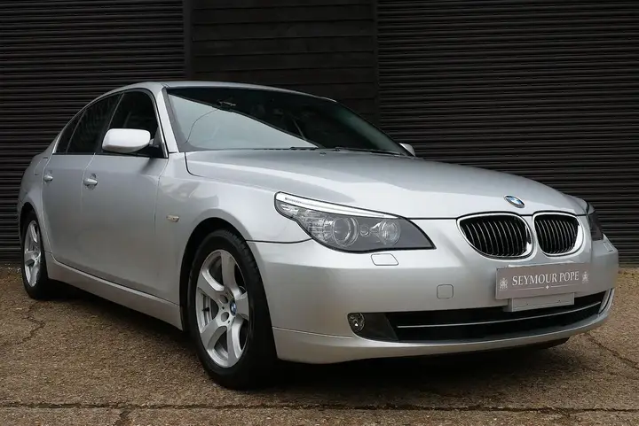 BMW 5 Series 2010 photo 2