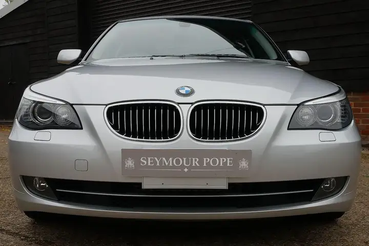 BMW 5 Series 2010 photo 3