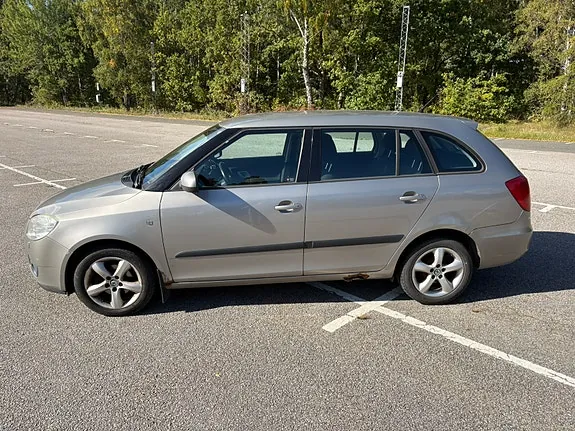 Skoda Fabia 2008 photo 2