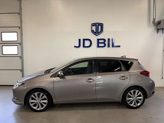 Toyota Auris 2016 photo 2