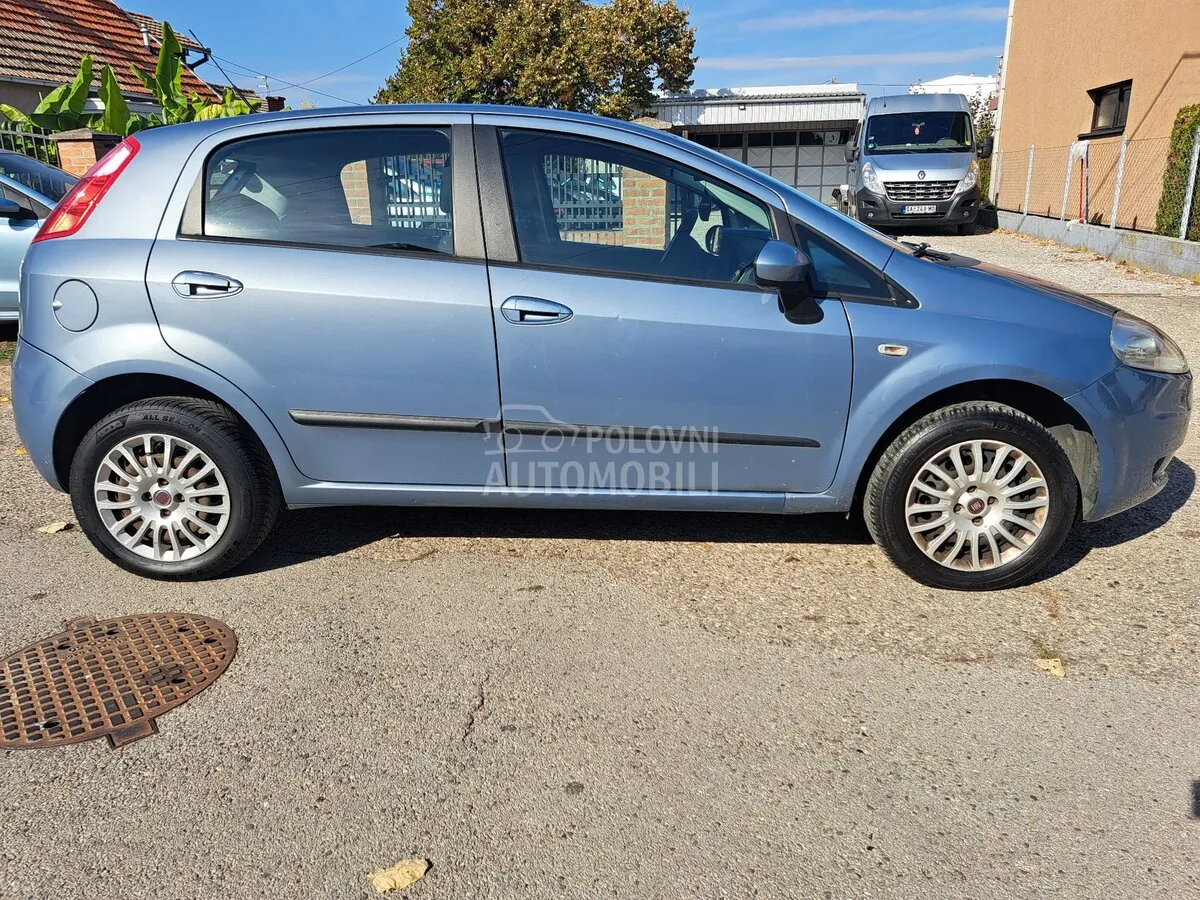 Fiat Grande Punto 2009 photo 4