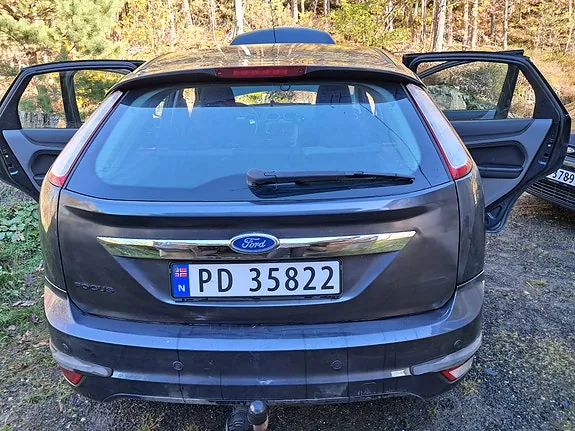 Ford Focus 2010 photo 2