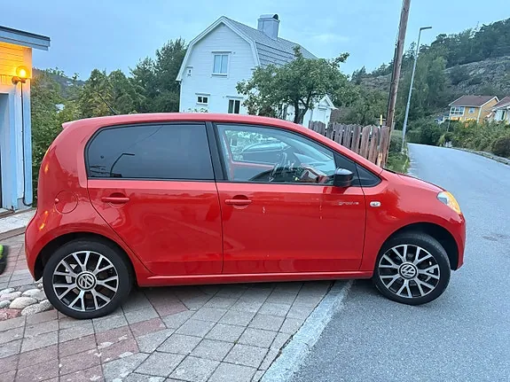 Volkswagen Up 2015 photo 2