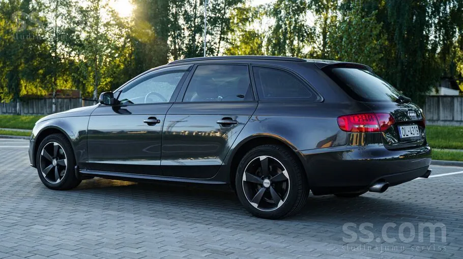 Audi A4 2010 photo 3