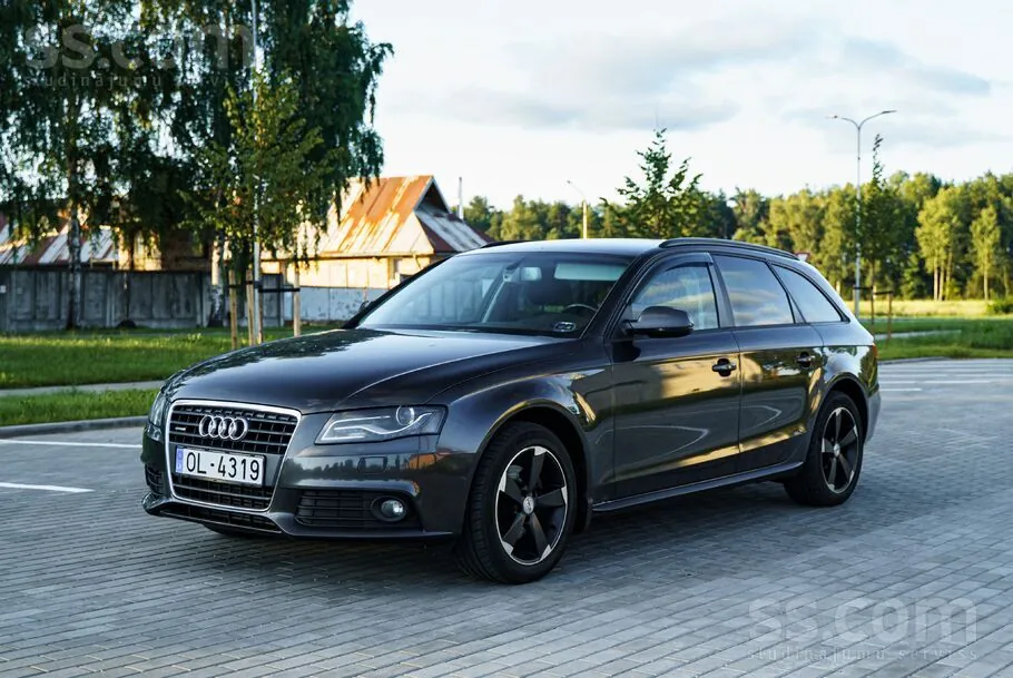 Audi A4 2010 photo 2