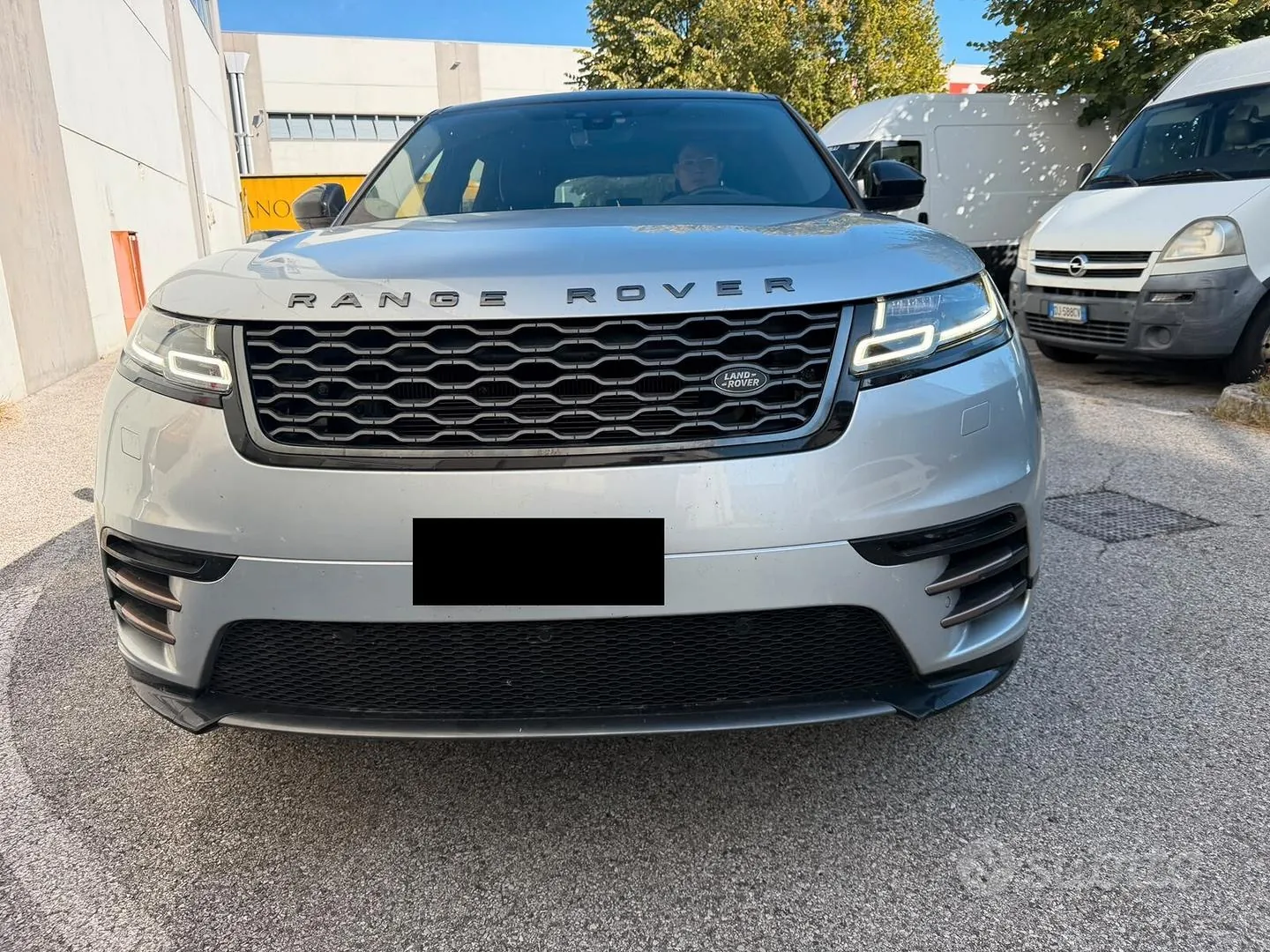 Land Rover Range Rover Velar 2019 photo 3