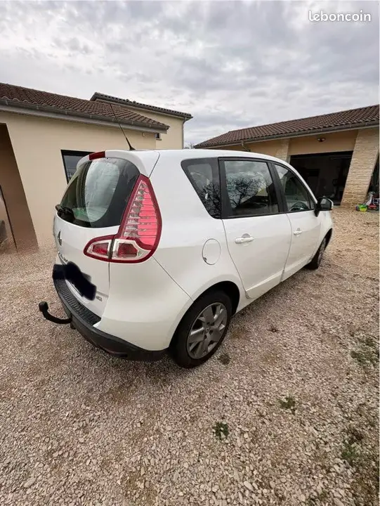 Renault Scenic 2011 photo 2