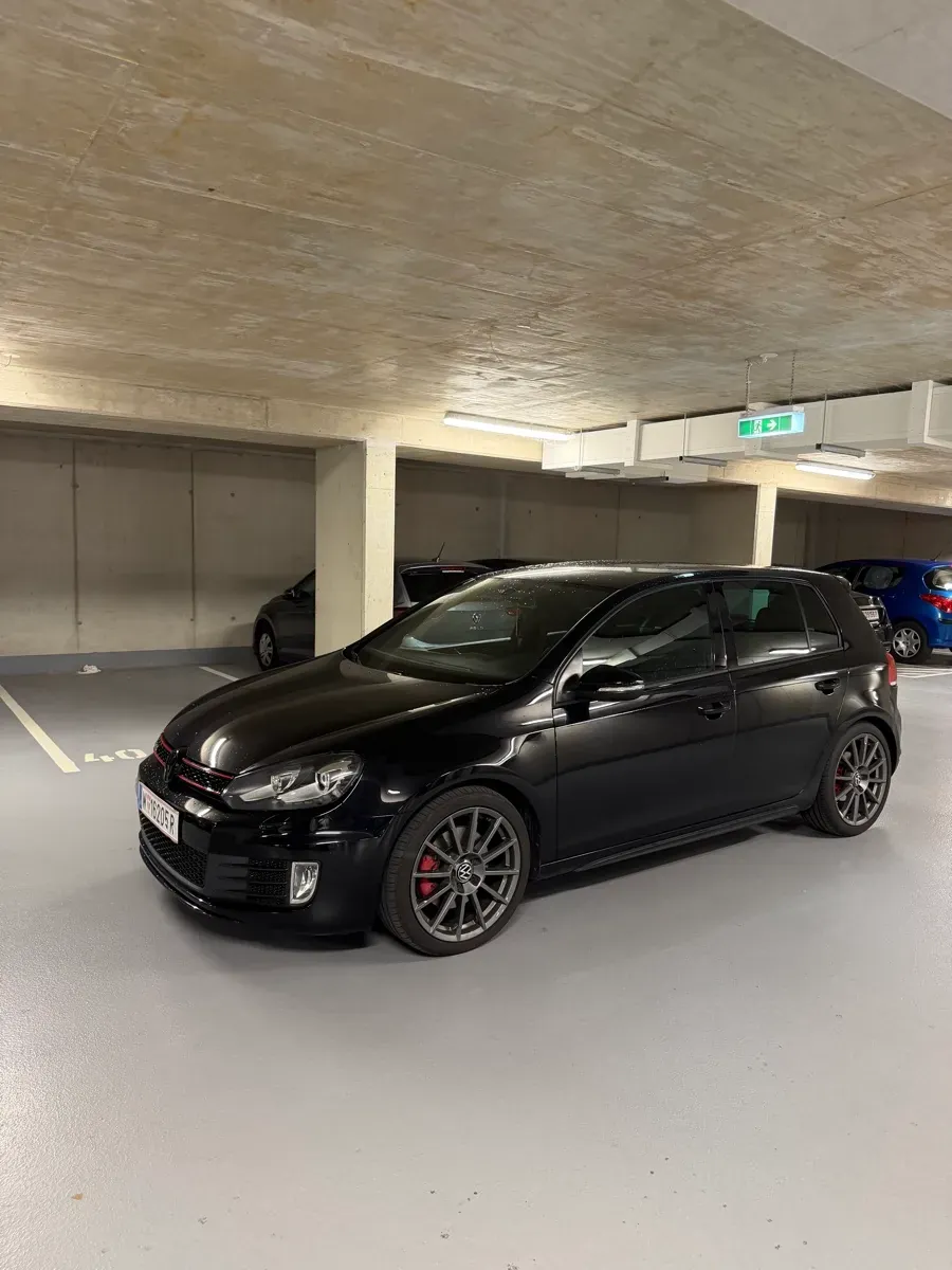 Volkswagen Golf 2011 photo 2