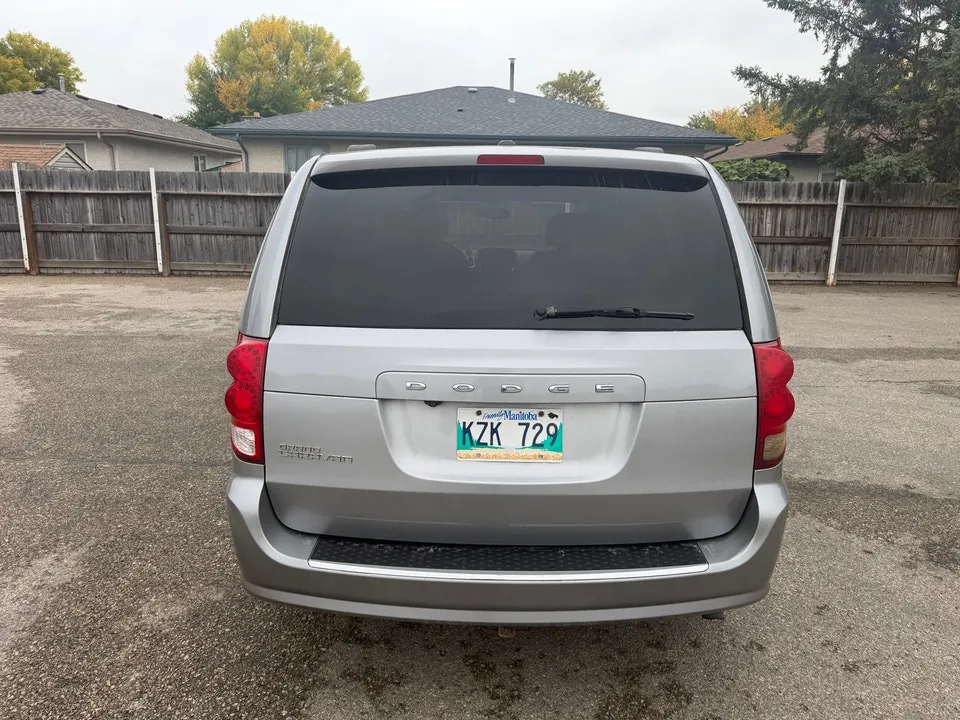 Dodge Grand Caravan 2015 photo 2