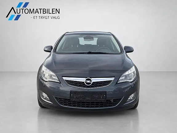 Opel Astra 2010 photo 2