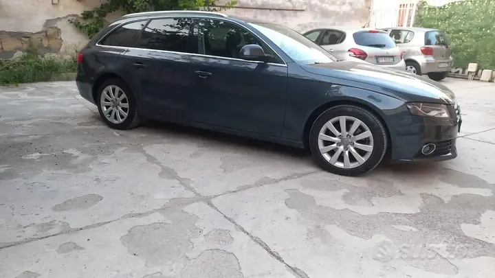 Audi A4 2009 photo 4