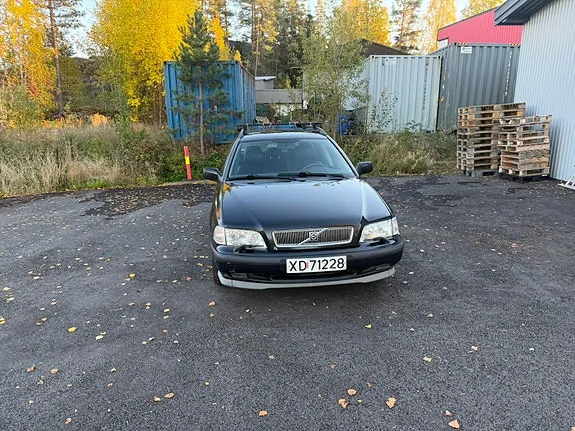 Volvo V40 2000 photo 2