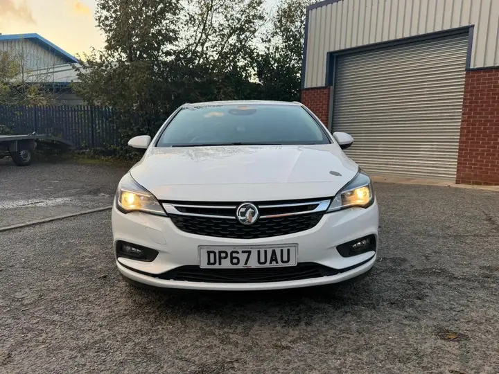Vauxhall Astra 2018 photo 2