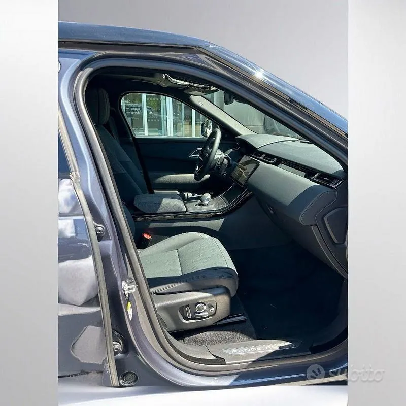 Land Rover Range Rover Velar 2023 photo 3