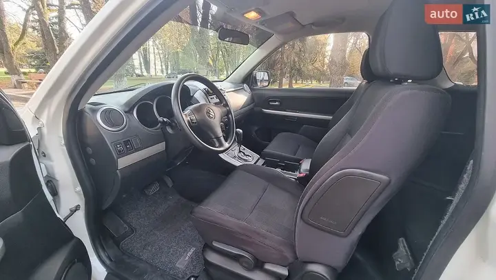 Suzuki Grand Vitara 2012 photo 2