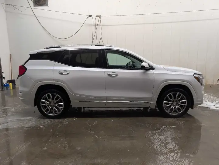 GMC Terrain 2023 photo 2