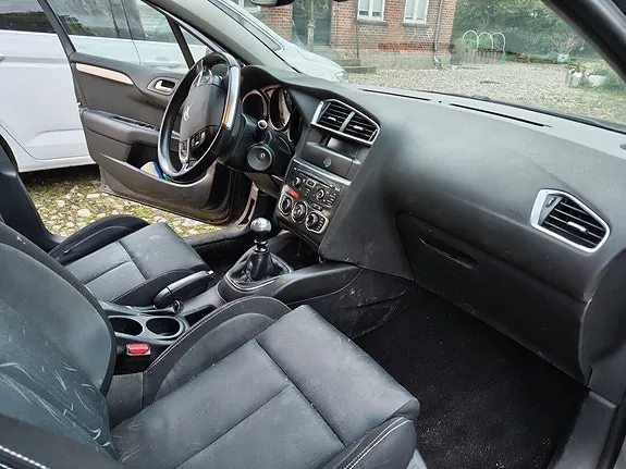 Citroen C4 2011 photo 4