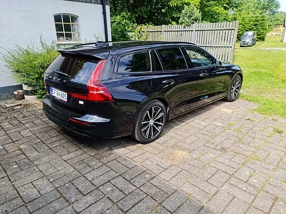 Volvo V60 2024 photo 2