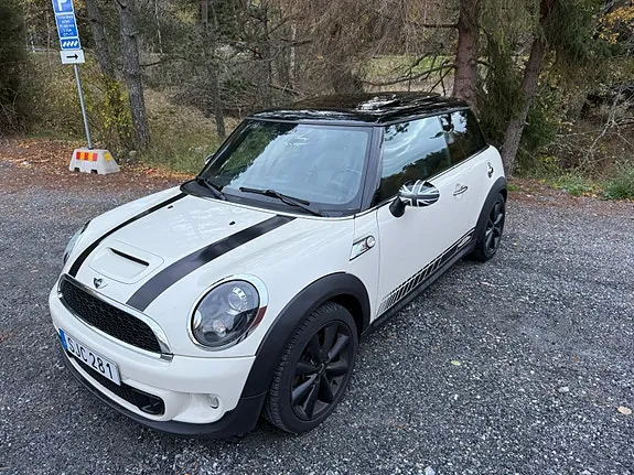 Mini Cooper S 2011 photo 2