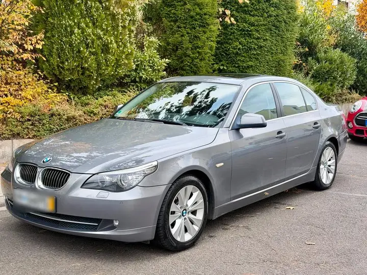 BMW 523I