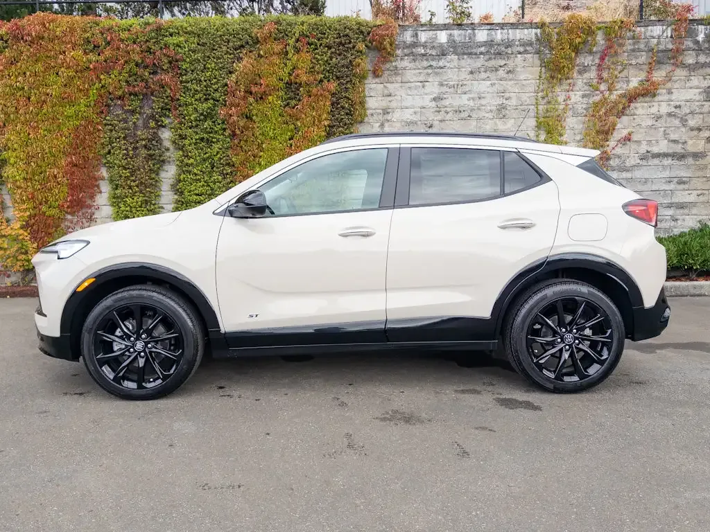 Buick Encore 2026 photo 2
