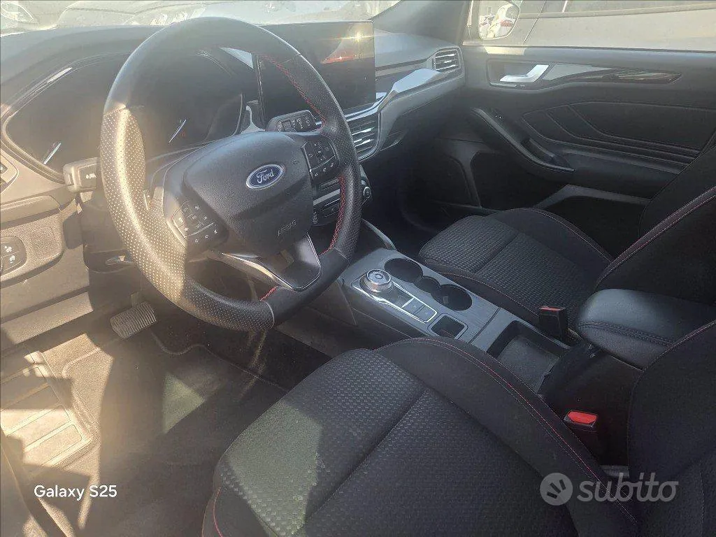 Ford Focus 2024 photo 3