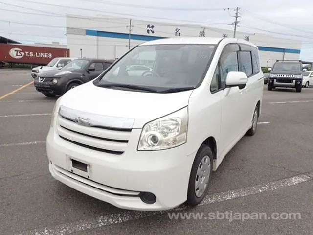 Toyota Noah 2008 photo 2