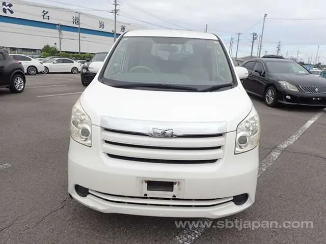 Toyota Noah 2008 photo 5