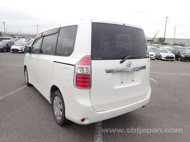 Toyota Noah 2008 photo 3
