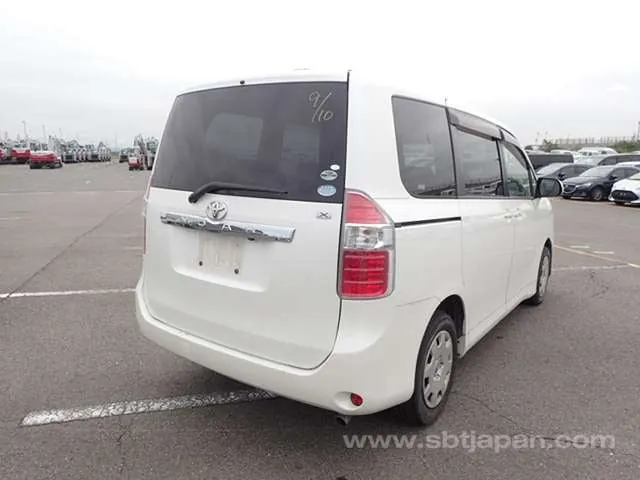 Toyota Noah 2008 photo 4