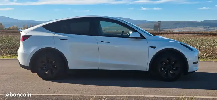 Tesla Model Y 2023 photo 5