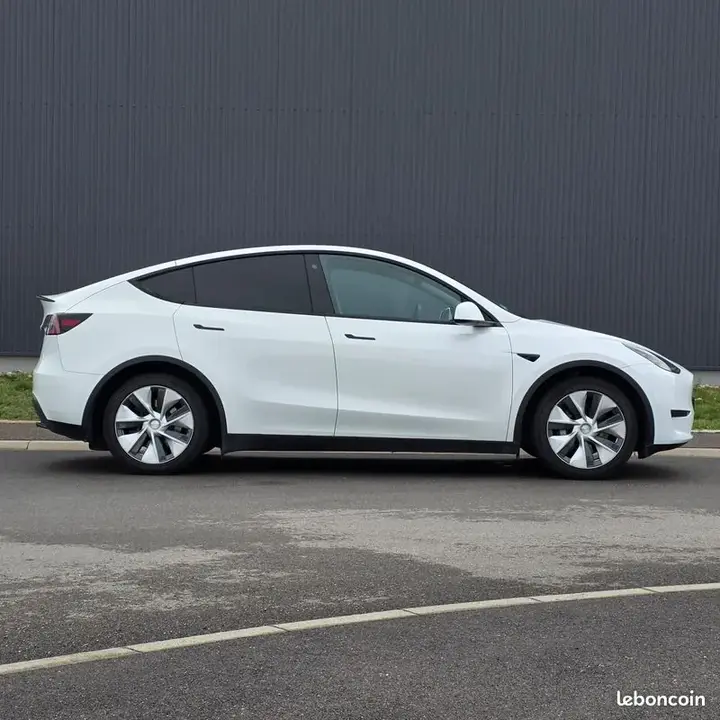 Tesla Model Y 2023 photo 4