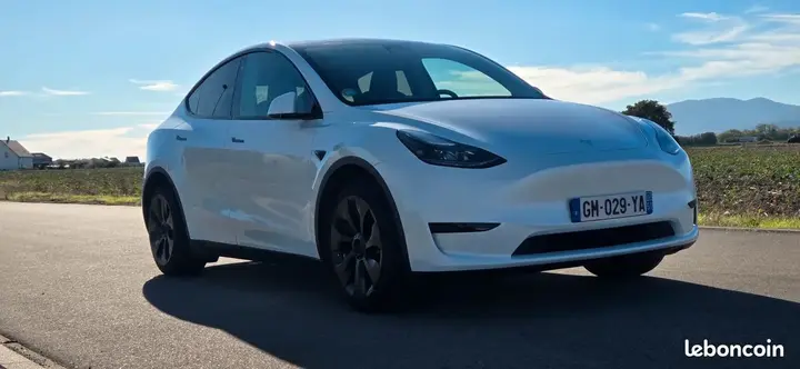 Tesla Model Y 2023 photo 3