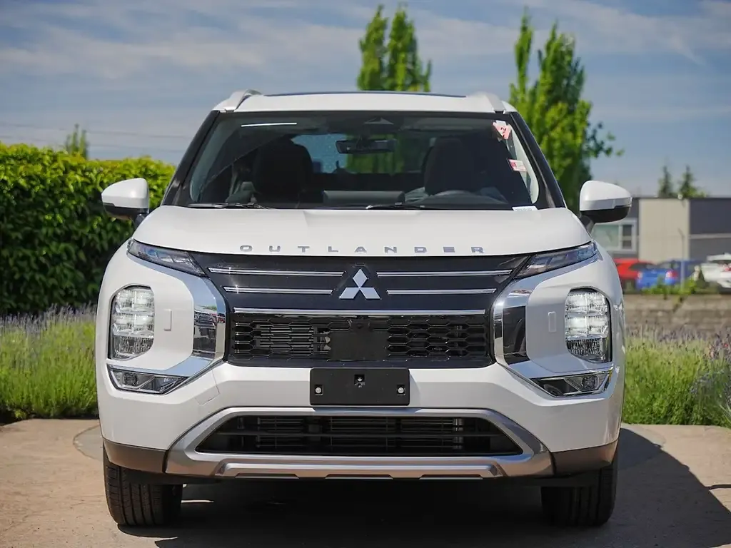 Mitsubishi Outlander 2026 photo 3