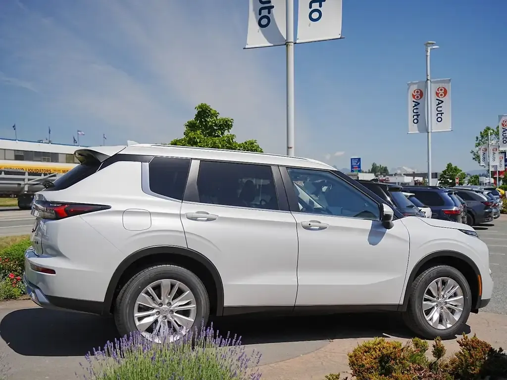 Mitsubishi Outlander 2026 photo 5