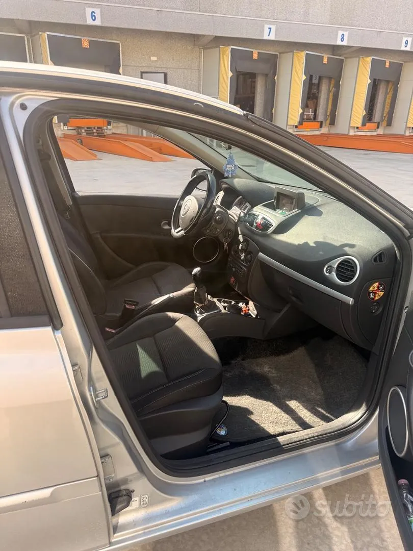 Renault Clio 2010 photo 3