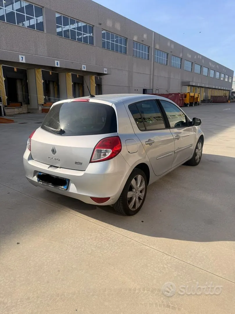 Renault Clio 2010 photo 5