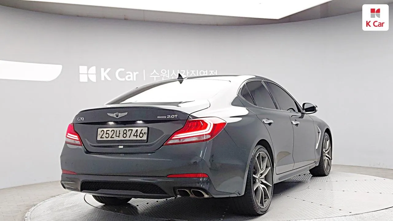 Genesis G70 2020 photo 2